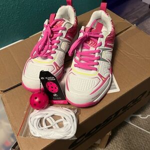 Acacia  Dinkshot Women's Shoes - White and Pink